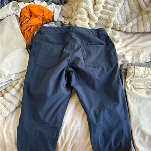 Lululemon Slim ABC Pant (30 waist 32 length)